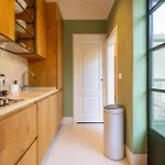Elegant In The Heart Of Apartment *